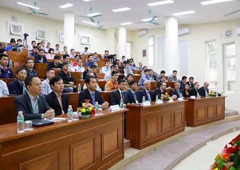 Audience members seated in the lecture hall during the Research School 2017 opening.